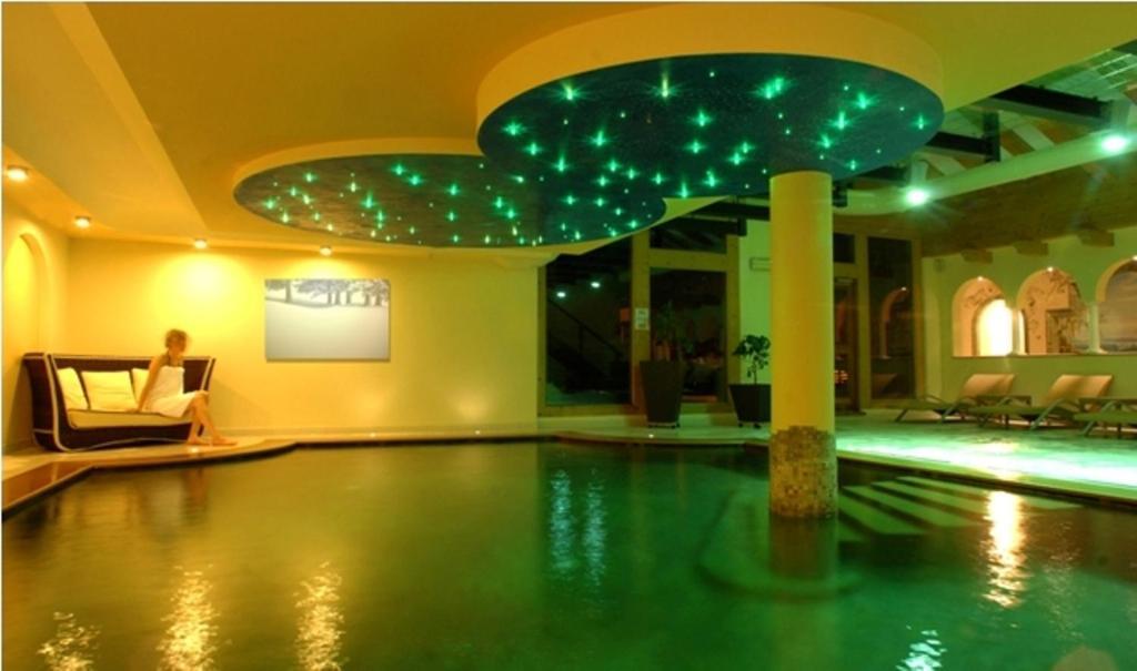 Hotel Scoiattolo Tesero Exteriör bild